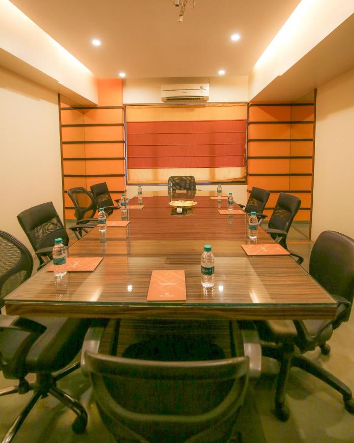The Gold Haven Hotel Poona Buitenkant foto