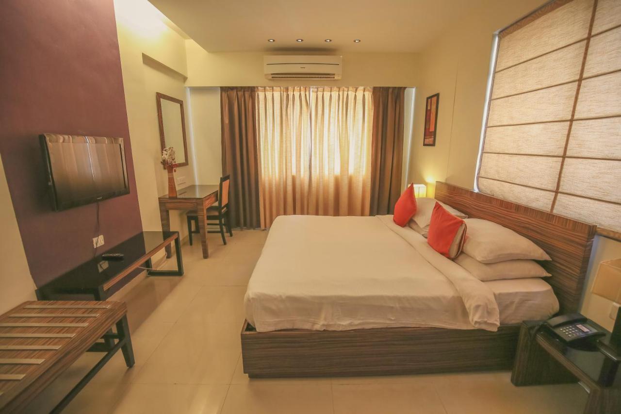 The Gold Haven Hotel Poona Buitenkant foto