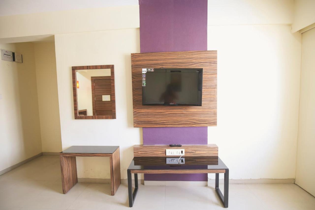 The Gold Haven Hotel Poona Buitenkant foto