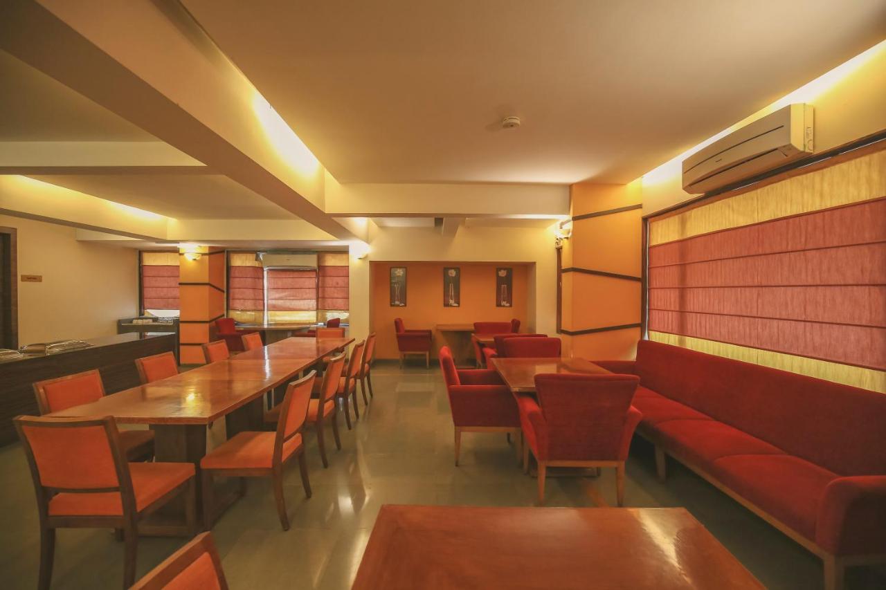 The Gold Haven Hotel Poona Buitenkant foto